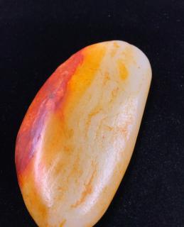 欣赏天然原石和田玉,没有经过设计雕刻,纯天然温润大气
