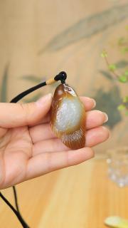 精品和田玉糖白挂件玉质温润